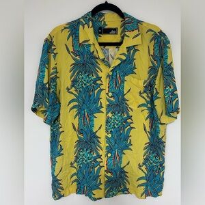 Lost Enterprises Men’s Yellow/Blue Pineapple Short Sleeve Button Shirt Medium